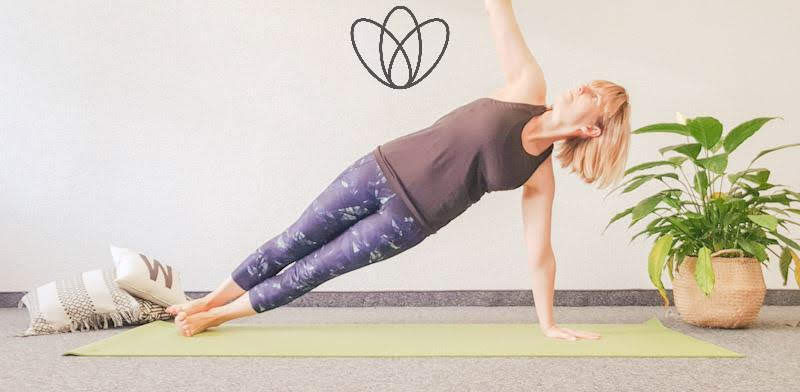 yogamaya yoga flacher Bauch seitliches brett