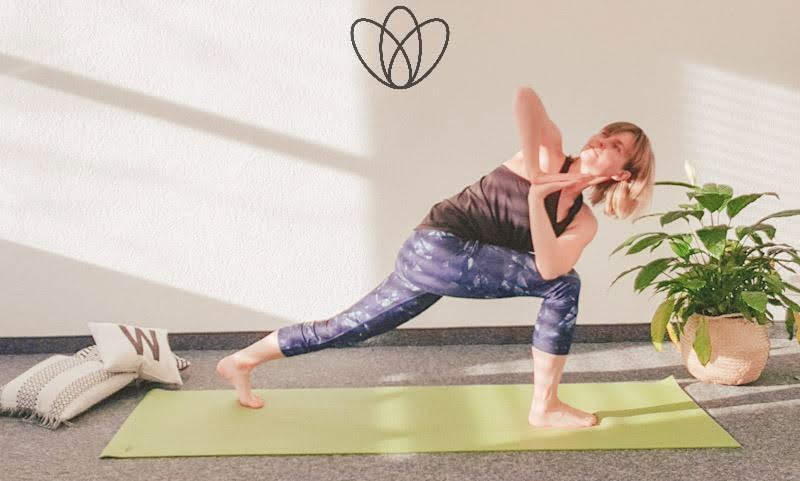 yogamaya yoga flacher Bauch winkelstellung